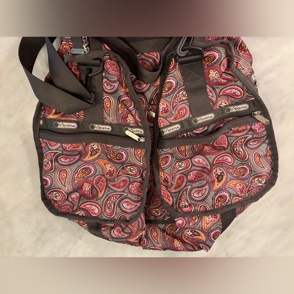 Le Sport Sac Deluxe Large Weekender in Gorgeous Hot Pink and Gray Paisley. - Picture 5 of 12
